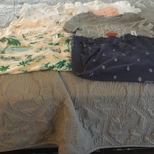 Last days to buy! 6 graphic Tee shirts